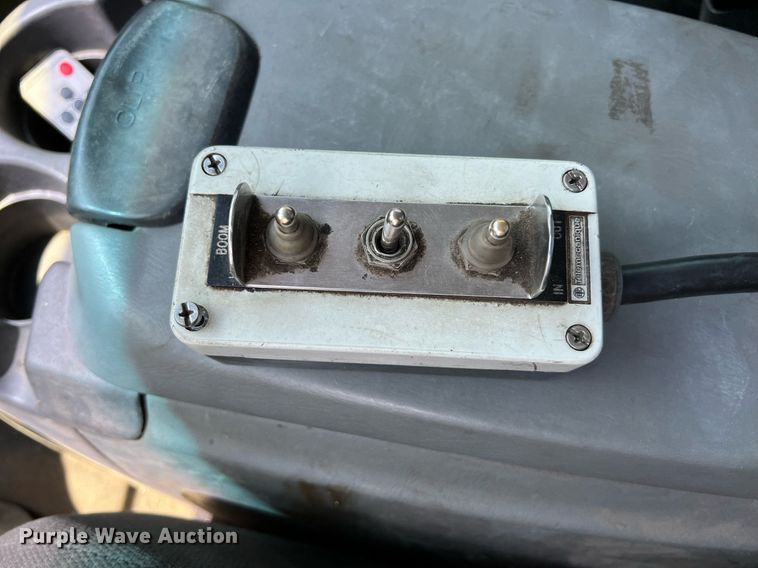 image for item LG9128 2002 Ford F450 Super Duty  tow truck