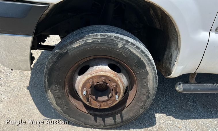 image for item LG9128 2002 Ford F450 Super Duty  tow truck