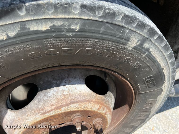 image for item LG9128 2002 Ford F450 Super Duty  tow truck