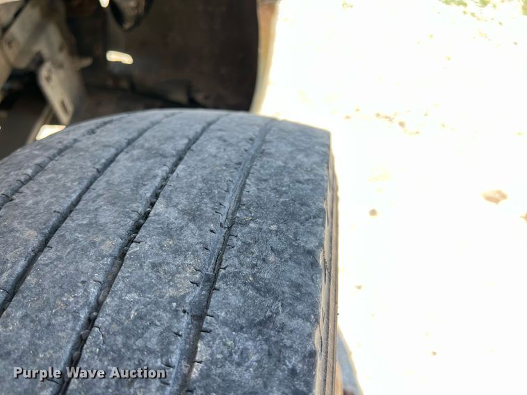 image for item LG9128 2002 Ford F450 Super Duty  tow truck