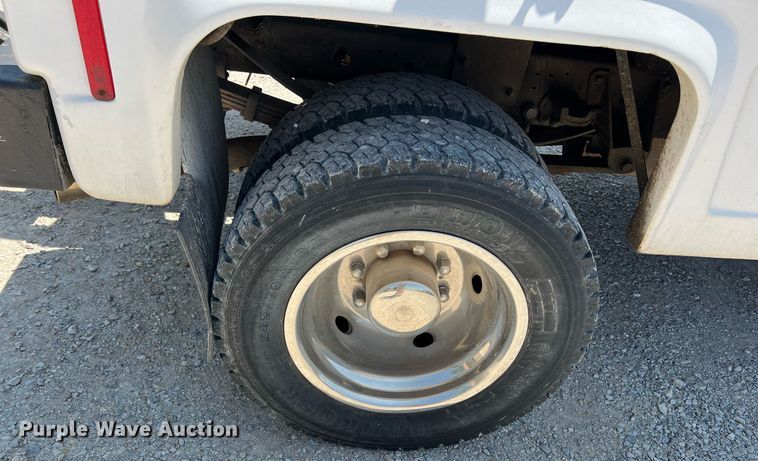 image for item LG9128 2002 Ford F450 Super Duty  tow truck