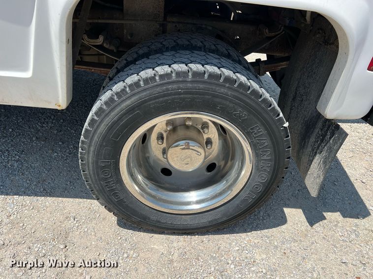 image for item LG9128 2002 Ford F450 Super Duty  tow truck