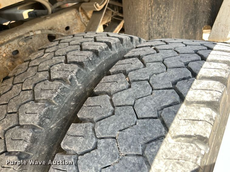 image for item LG9128 2002 Ford F450 Super Duty  tow truck