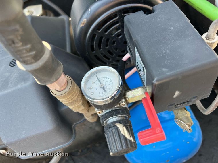 image for item LG9128 2002 Ford F450 Super Duty  tow truck