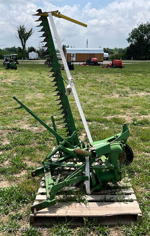 image for item LG9133 John Deere  sickle mower