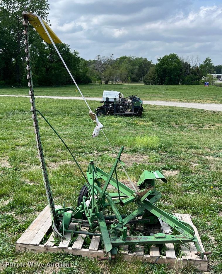 image for item LG9133 John Deere  sickle mower