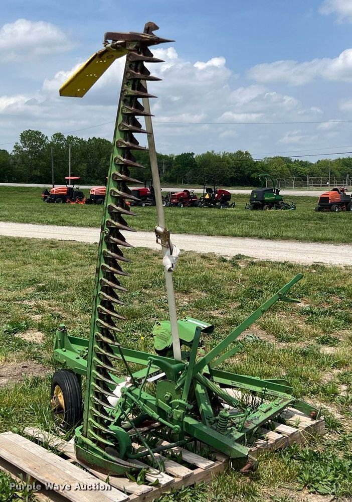 image for item LG9133 John Deere  sickle mower