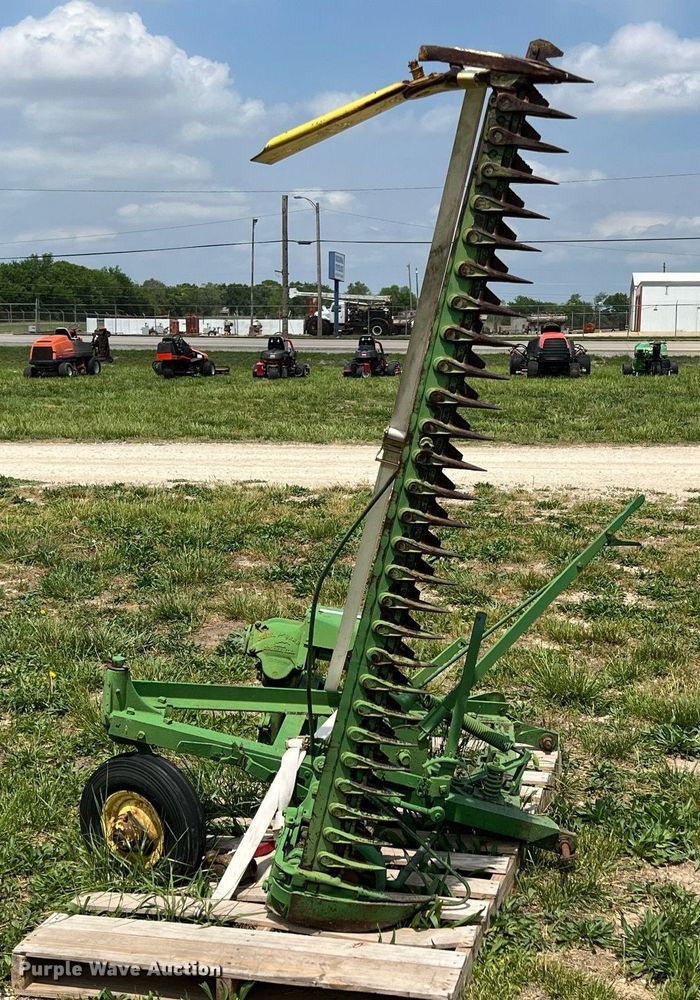 image for item LG9133 John Deere  sickle mower
