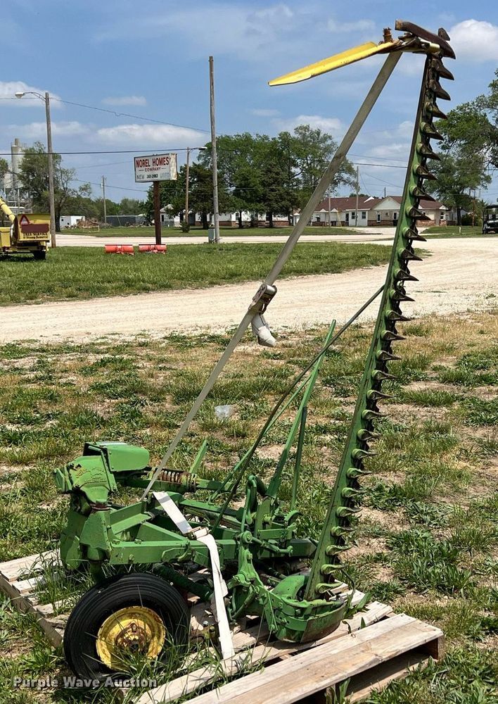 image for item LG9133 John Deere  sickle mower