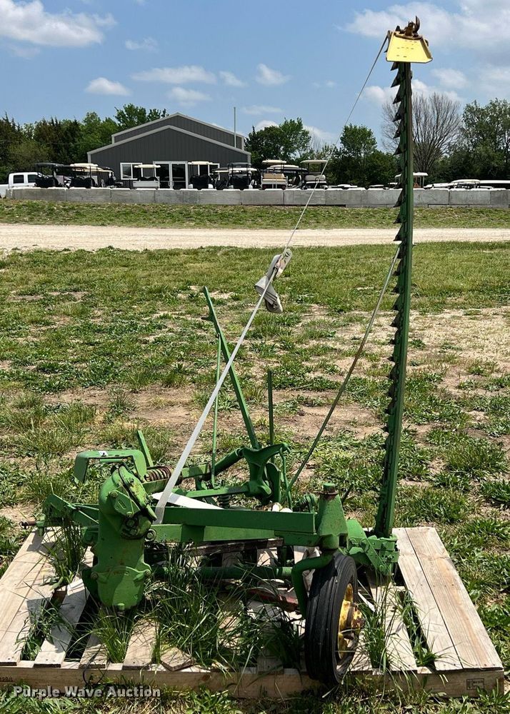 image for item LG9133 John Deere  sickle mower