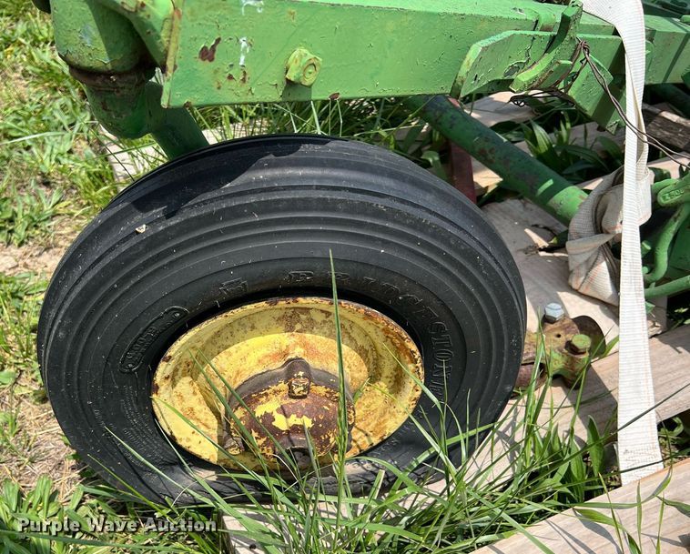 image for item LG9133 John Deere  sickle mower