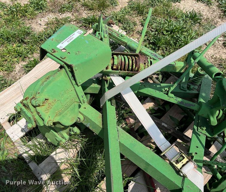 image for item LG9133 John Deere  sickle mower