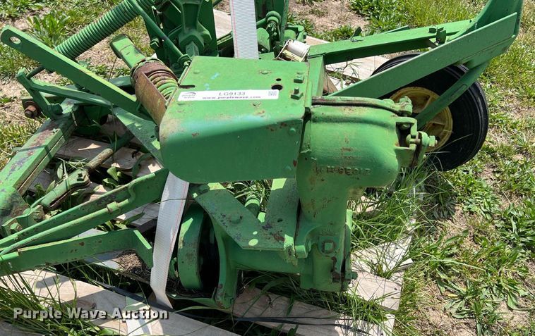 image for item LG9133 John Deere  sickle mower