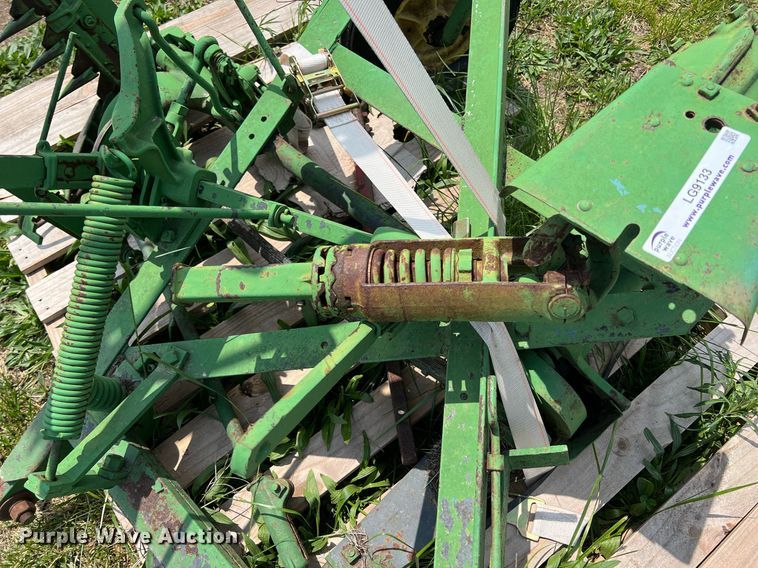 image for item LG9133 John Deere  sickle mower
