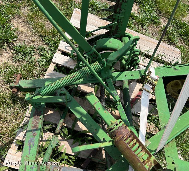 image for item LG9133 John Deere  sickle mower