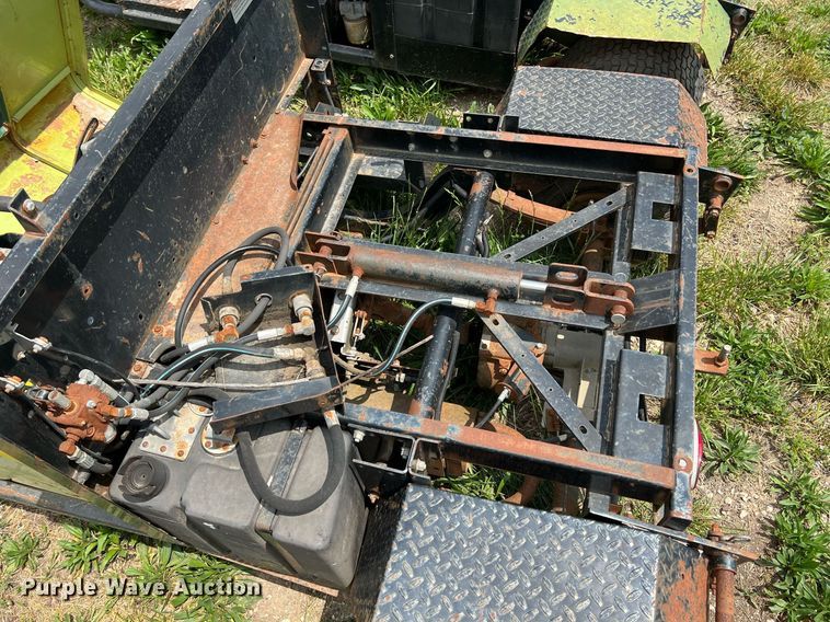 image for item LG9137 (2) Cushman golf carts