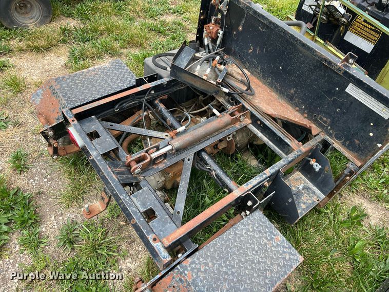 image for item LG9137 (2) Cushman golf carts