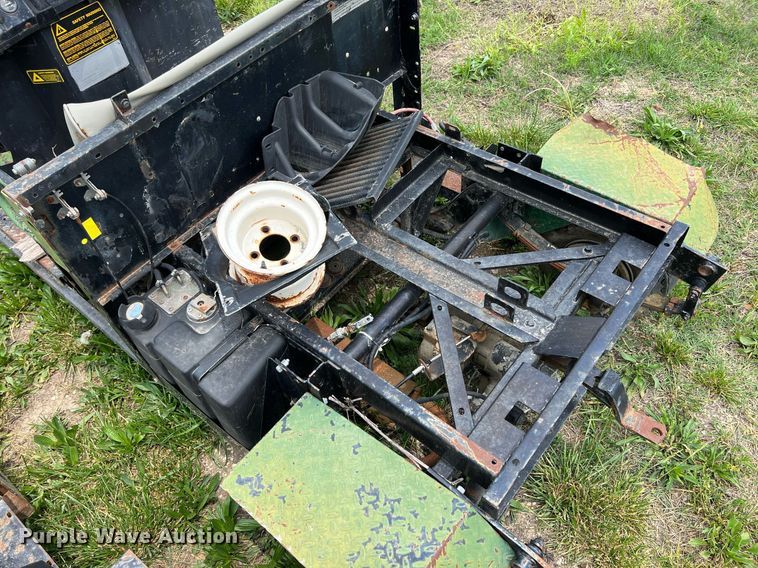 image for item LG9137 (2) Cushman golf carts