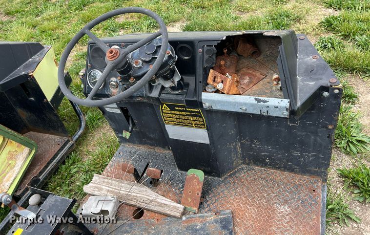 image for item LG9137 (2) Cushman golf carts