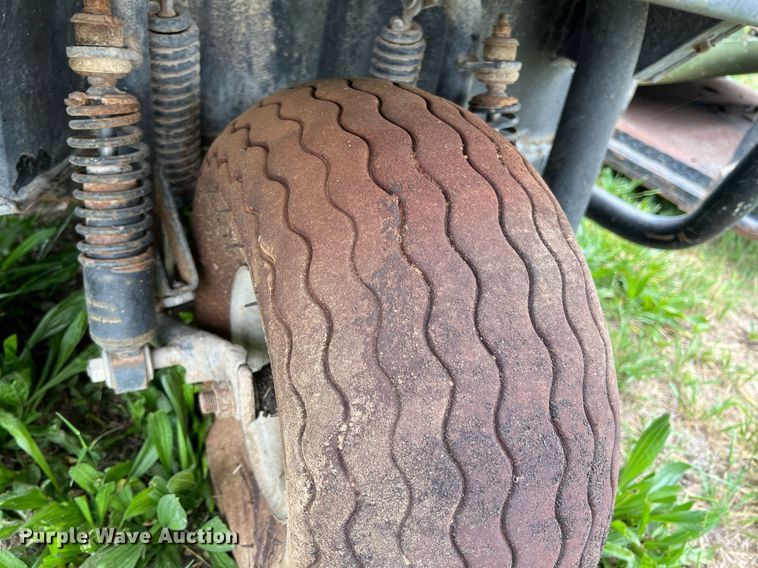 image for item LG9137 (2) Cushman golf carts