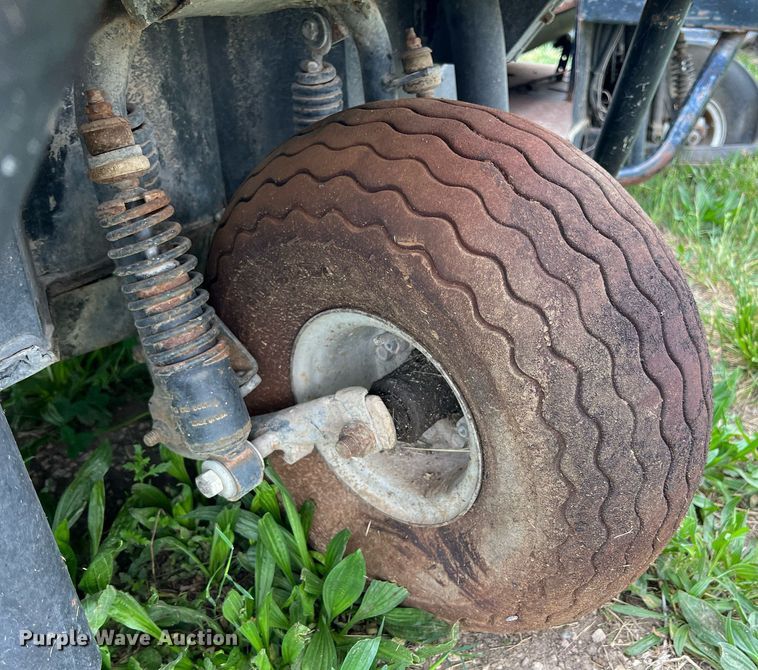 image for item LG9137 (2) Cushman golf carts