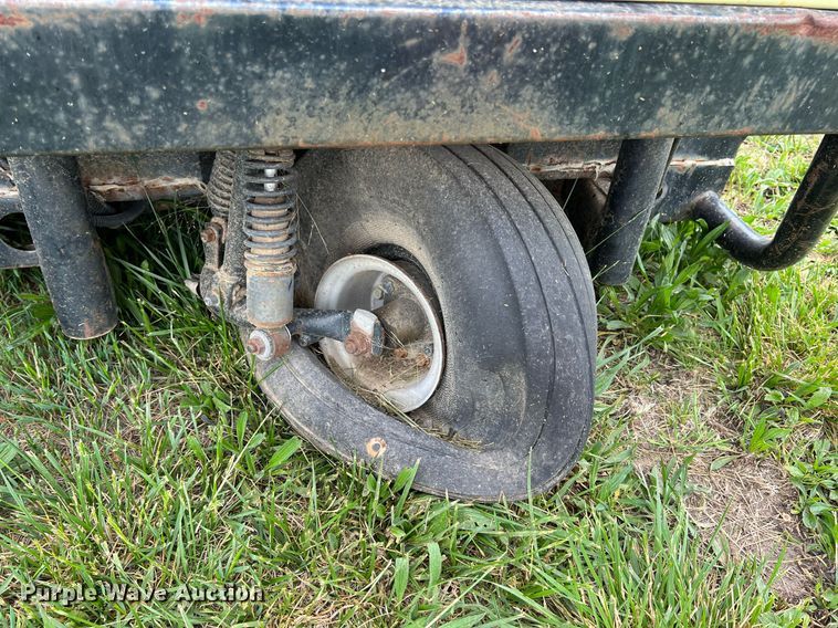 image for item LG9137 (2) Cushman golf carts