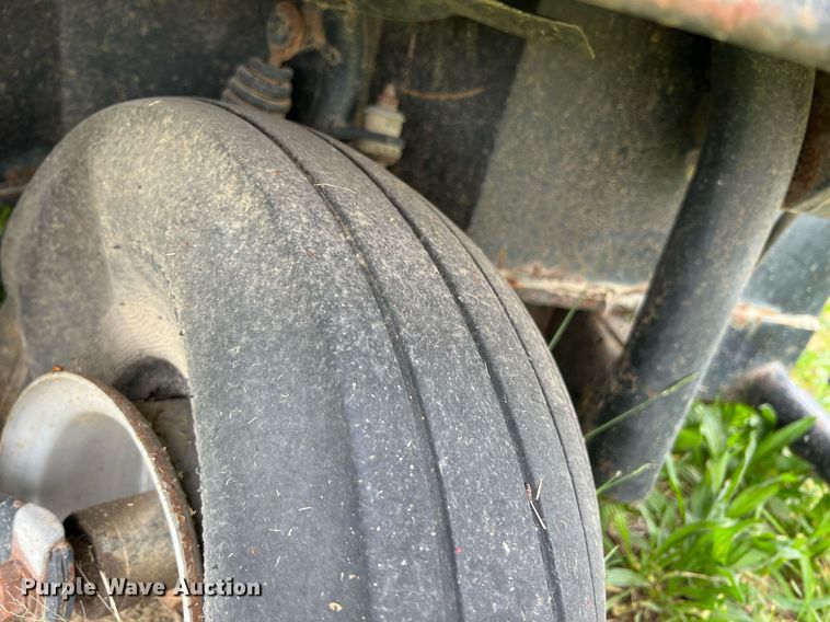 image for item LG9137 (2) Cushman golf carts