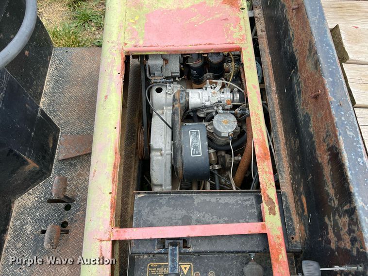 image for item LG9138 (2) Cushman golf carts