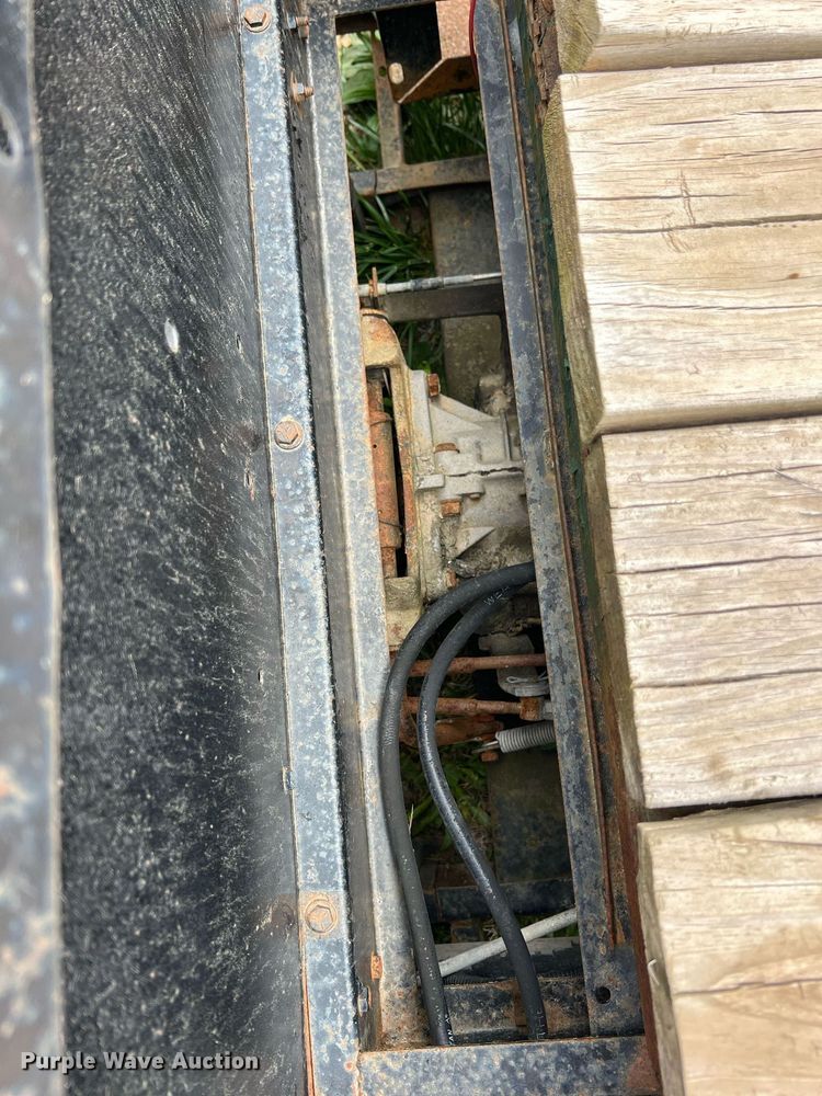 image for item LG9138 (2) Cushman golf carts