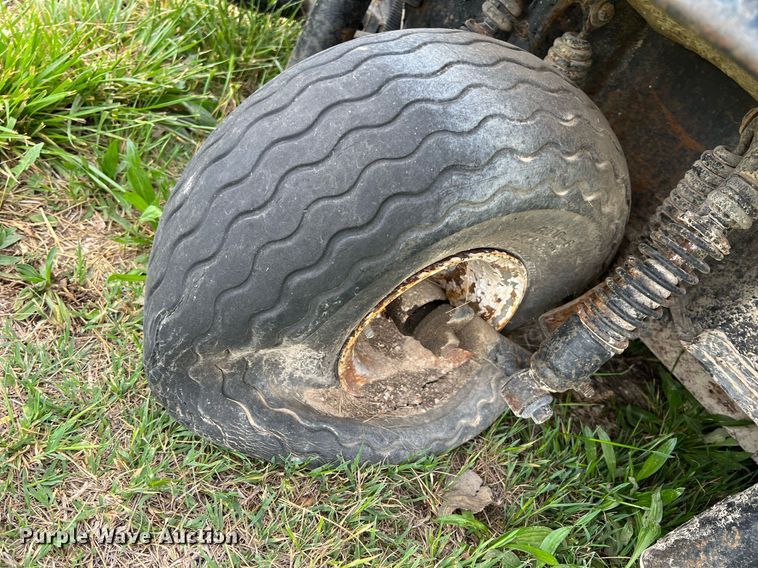 image for item LG9138 (2) Cushman golf carts