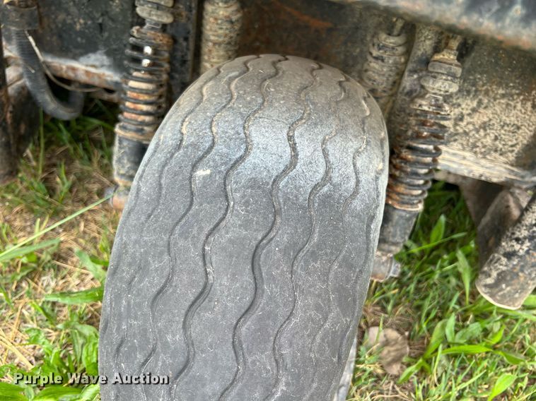 image for item LG9138 (2) Cushman golf carts