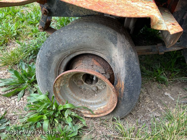 image for item LG9138 (2) Cushman golf carts