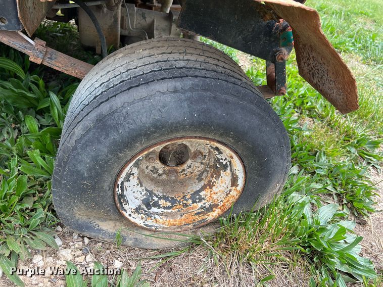 image for item LG9138 (2) Cushman golf carts