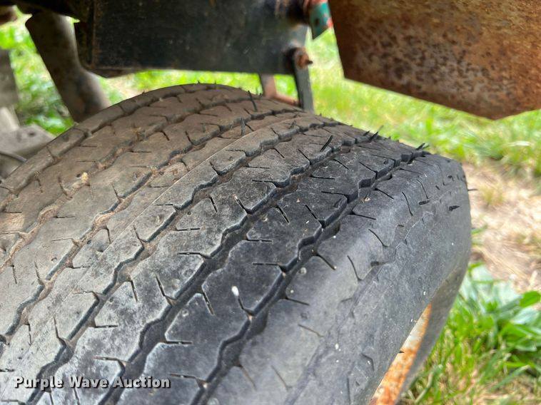 image for item LG9138 (2) Cushman golf carts