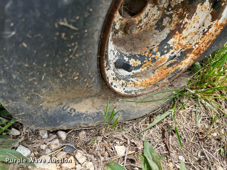 image for item LG9138 (2) Cushman golf carts