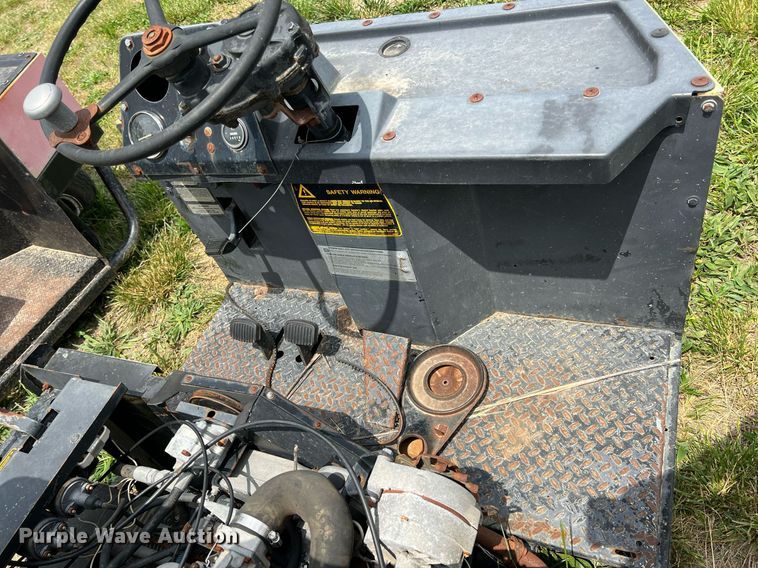 image for item LG9138 (2) Cushman golf carts