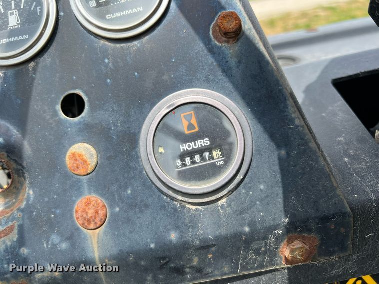 image for item LG9138 (2) Cushman golf carts