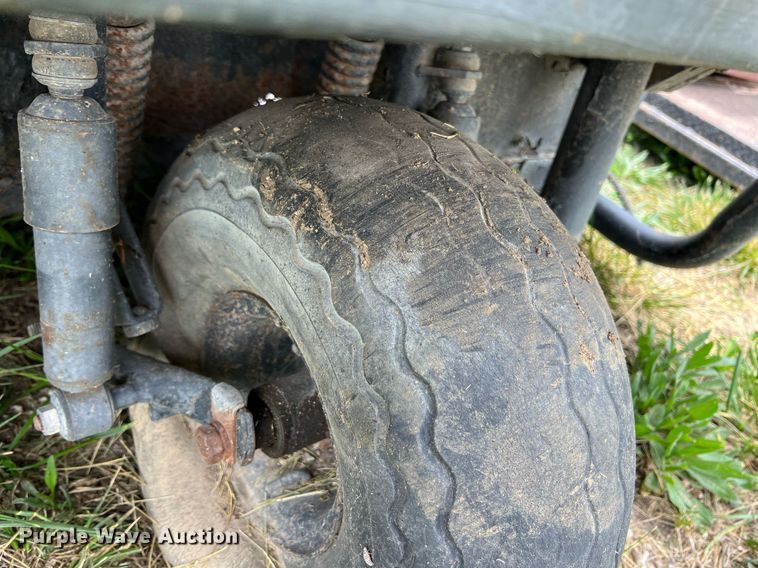 image for item LG9138 (2) Cushman golf carts