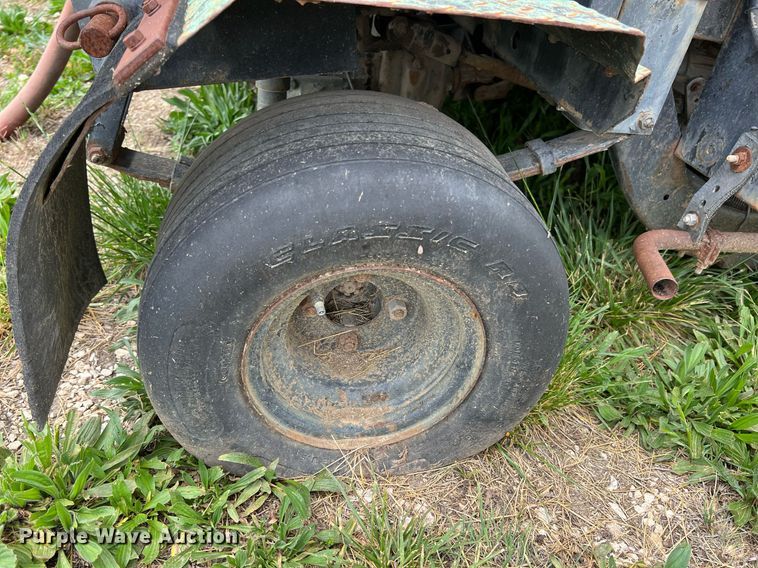 image for item LG9138 (2) Cushman golf carts