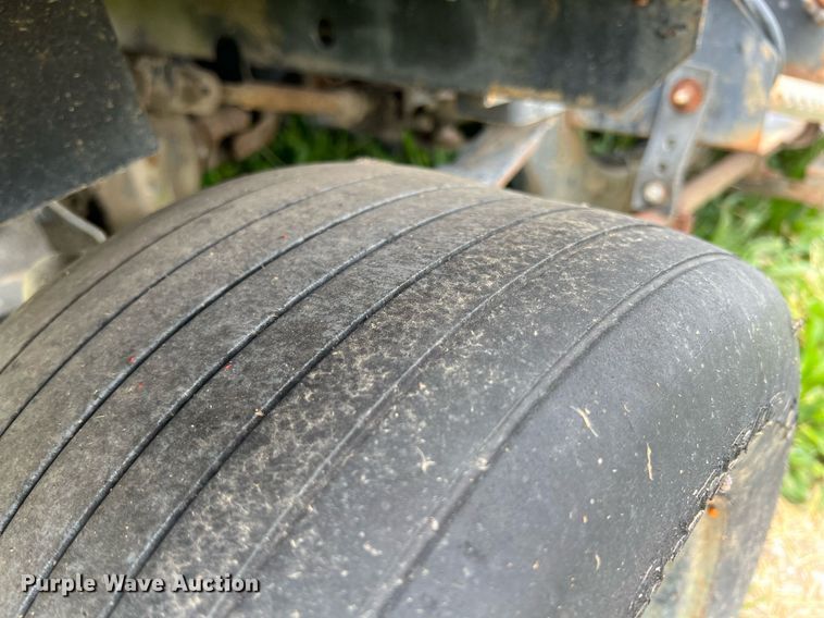 image for item LG9138 (2) Cushman golf carts