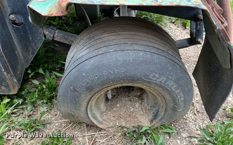 image for item LG9138 (2) Cushman golf carts