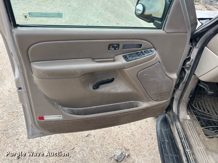 image for item LG9151 2004 GMC Yukon XL  SUV