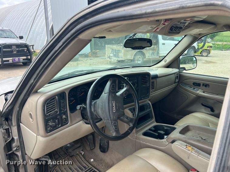 image for item LG9151 2004 GMC Yukon XL  SUV