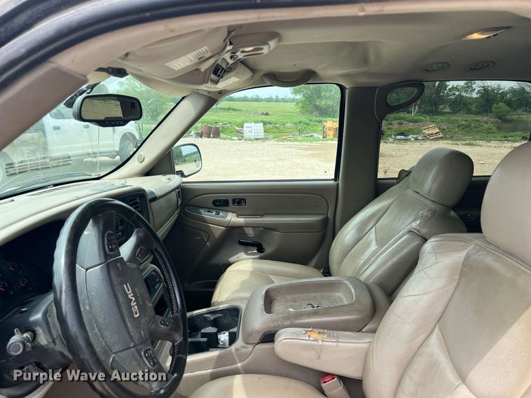 image for item LG9151 2004 GMC Yukon XL  SUV