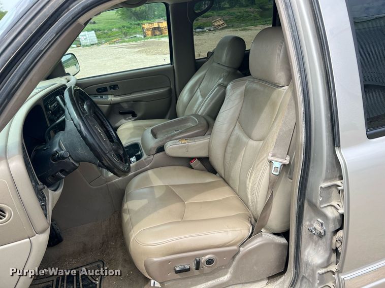 image for item LG9151 2004 GMC Yukon XL  SUV