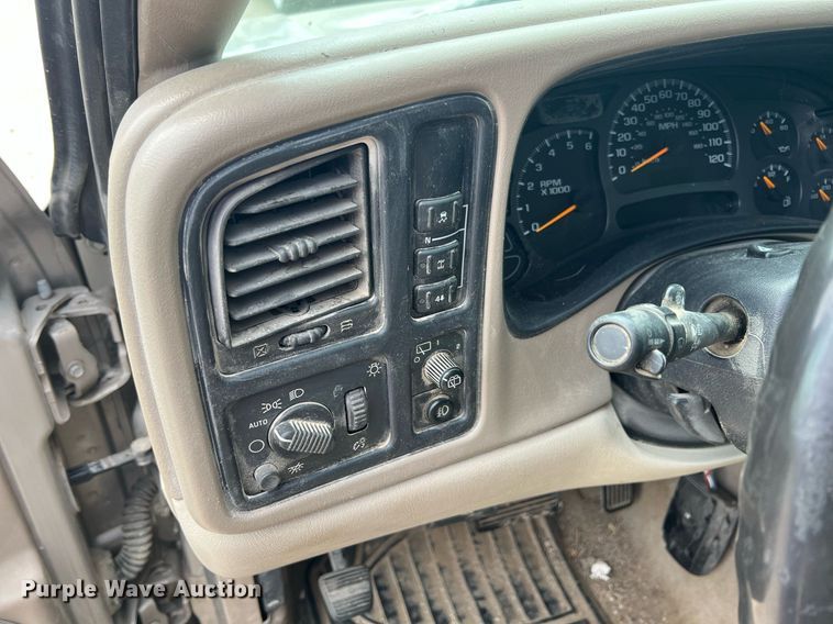 image for item LG9151 2004 GMC Yukon XL  SUV