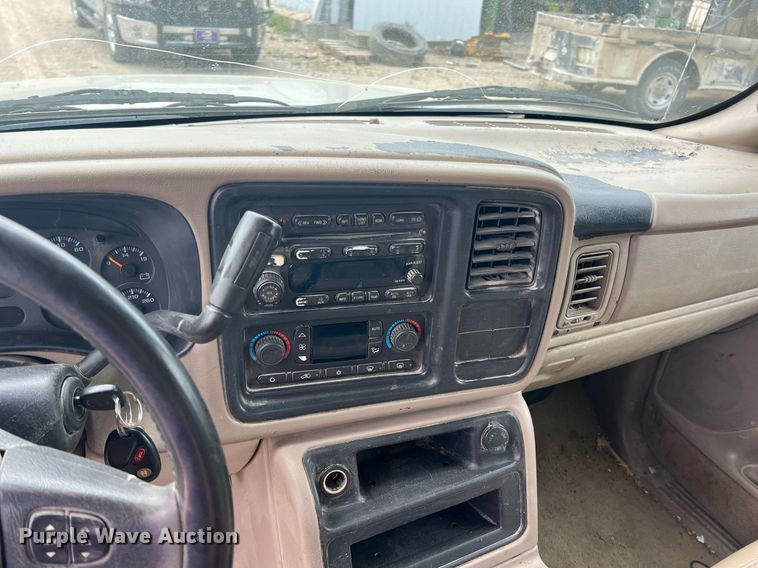 image for item LG9151 2004 GMC Yukon XL  SUV