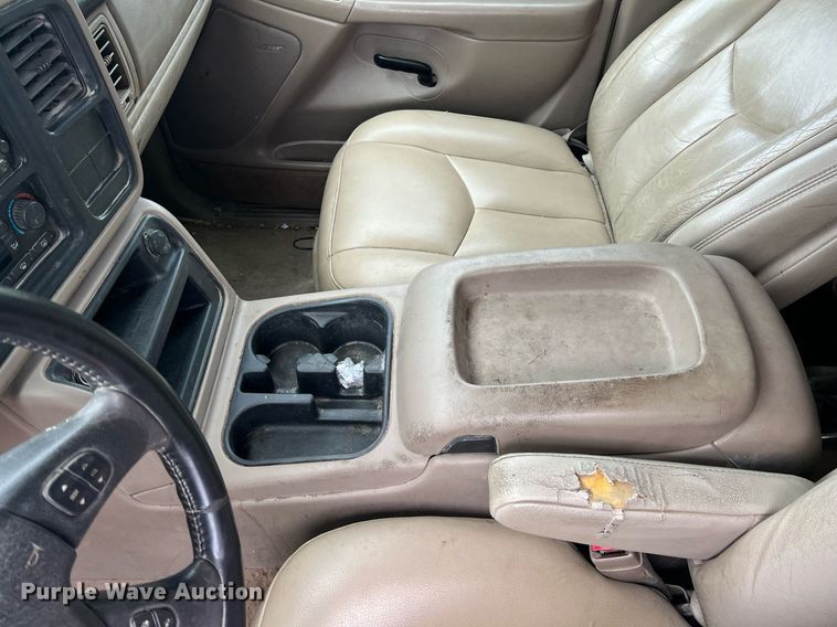 image for item LG9151 2004 GMC Yukon XL  SUV