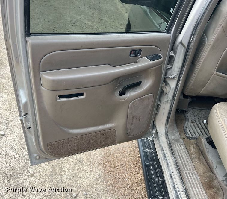 image for item LG9151 2004 GMC Yukon XL  SUV