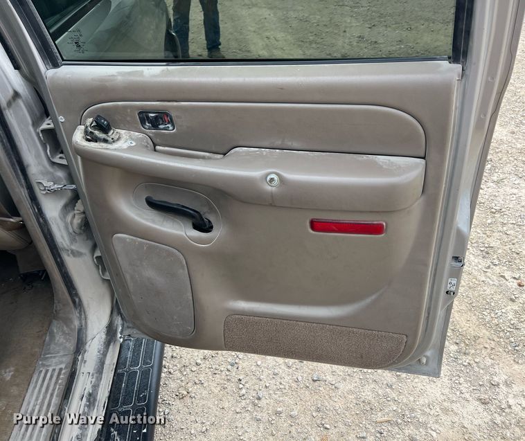 image for item LG9151 2004 GMC Yukon XL  SUV